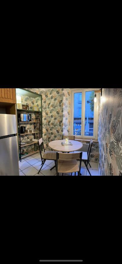 Апартаменты T2 Plein Centre Au 1Er Etage Avec Parking Prive Мийо Экстерьер фото